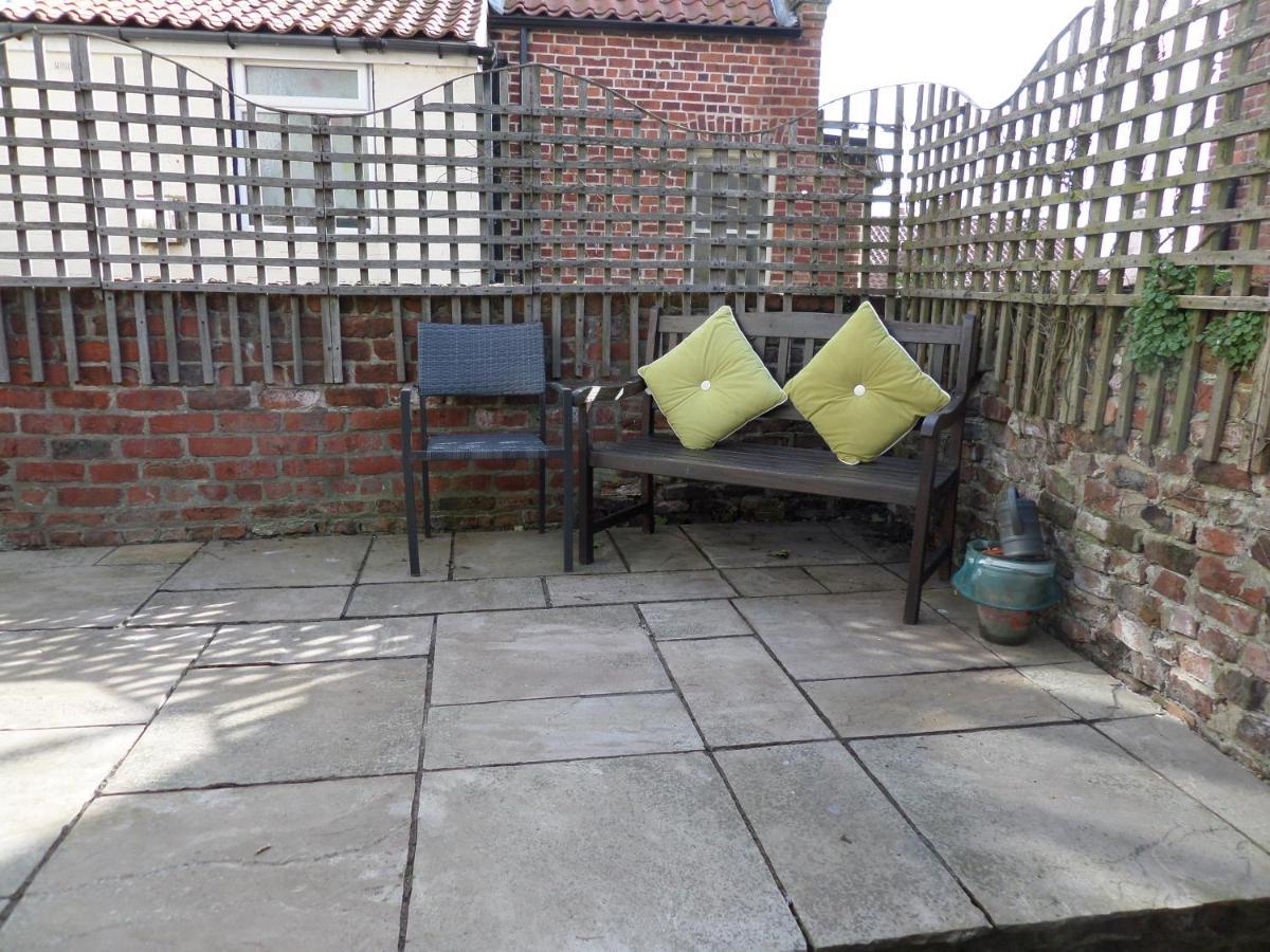 Award Winning Pet Friendly Paddock Cottage Уитби Экстерьер фото