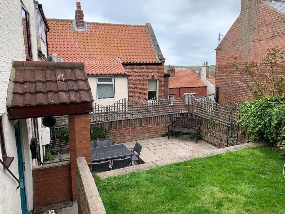 Award Winning Pet Friendly Paddock Cottage Уитби Экстерьер фото