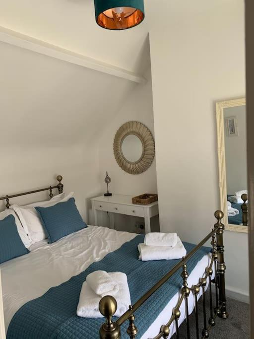 Award Winning Pet Friendly Paddock Cottage Уитби Экстерьер фото