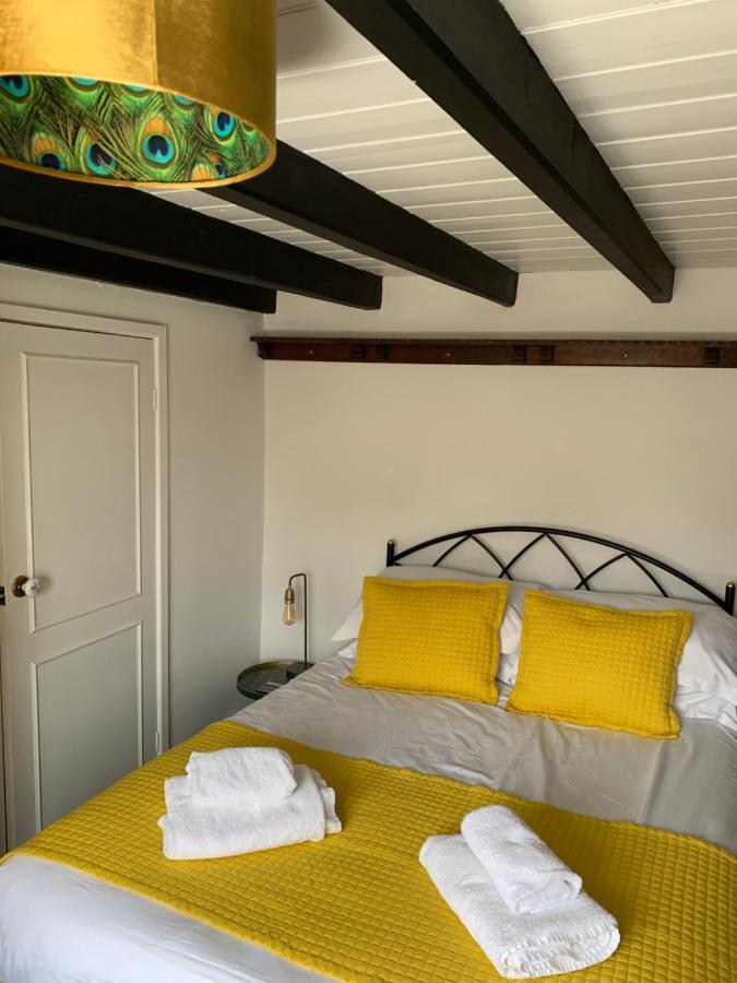 Award Winning Pet Friendly Paddock Cottage Уитби Экстерьер фото